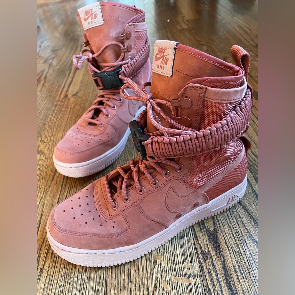 Nike SF AF1 Air Force 1 High sneakers ‘Dusty Peach’